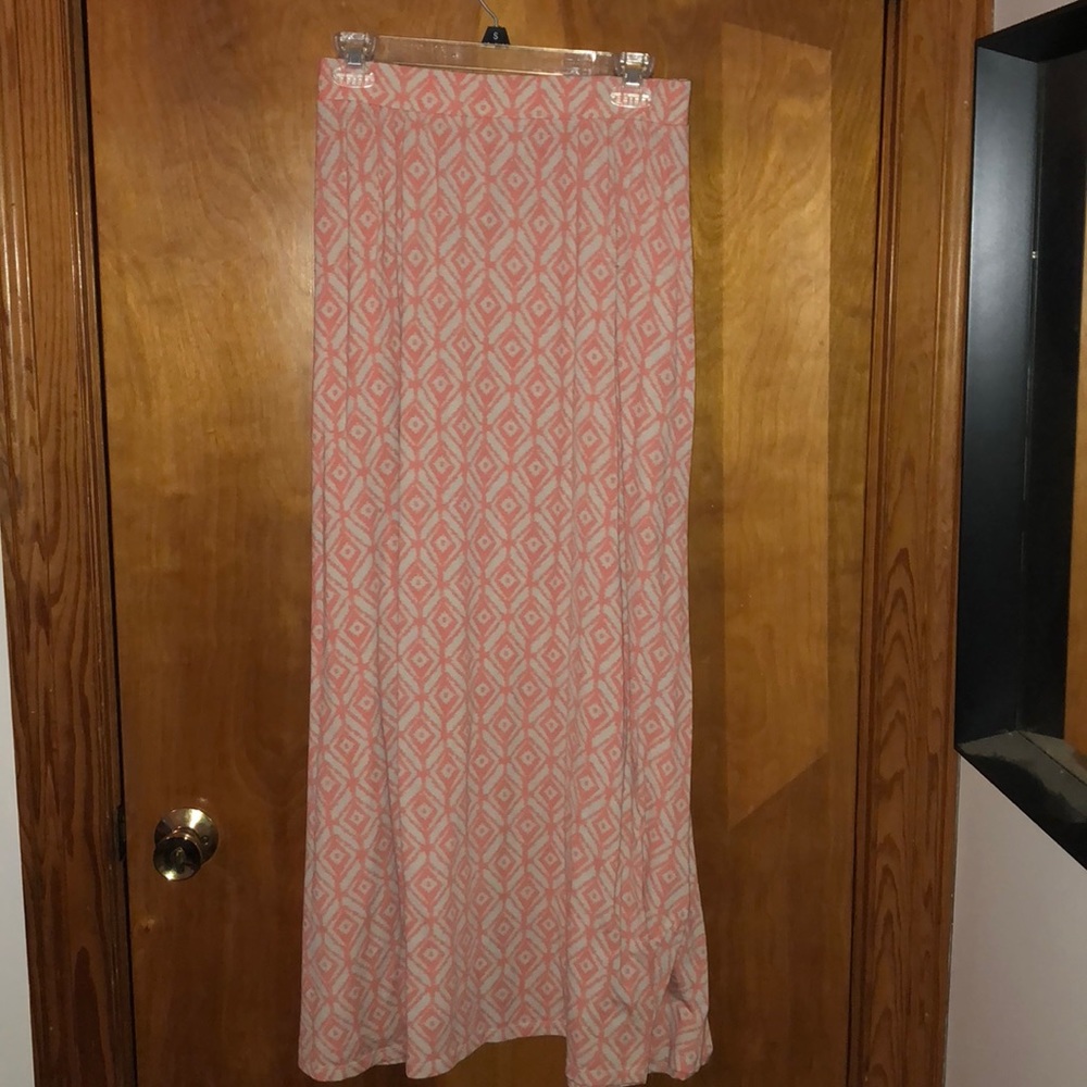 22/24 coral/cream Cato diamond print maxi skirt